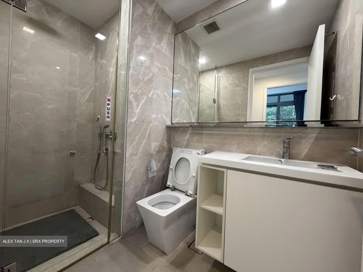 Kingsford . Hillview Peak (D23), Condominium #601034011
